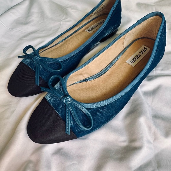 Steve Madden Shoes - STEVE MADDEN Blue Velvet  and Leather Two Tone Ballet Flats Women's Shoes Size 9